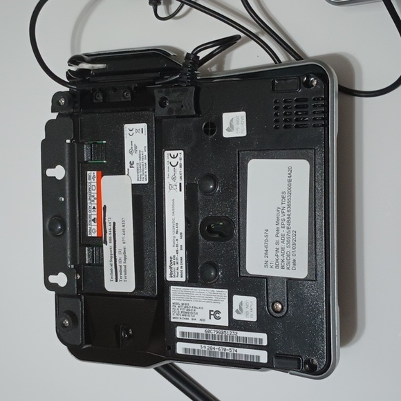 Verifone MX 915 Credit Card Processing Terminals (2) w/ Pens Cables and Manual - Picture 5 of 9